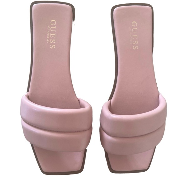 💕 2/$25 Pink Faux Leather Guess Sandals Size 9 - Picture 1 of 2